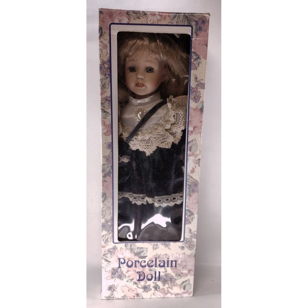 DUCK HOUSE Porcelain Doll Adult 16 Inches Green Excellent‎ Limited Edition COA